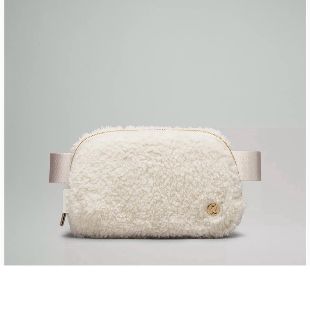 Lululemon Furry belt bag